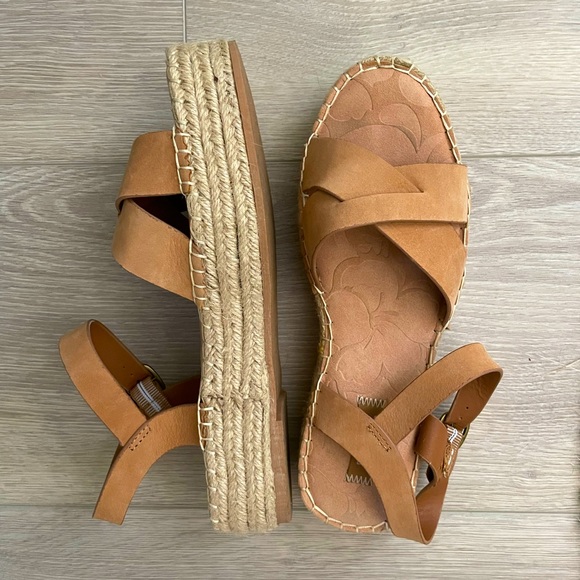 Roxy Maya Leather Sandals - Picture 1 of 4